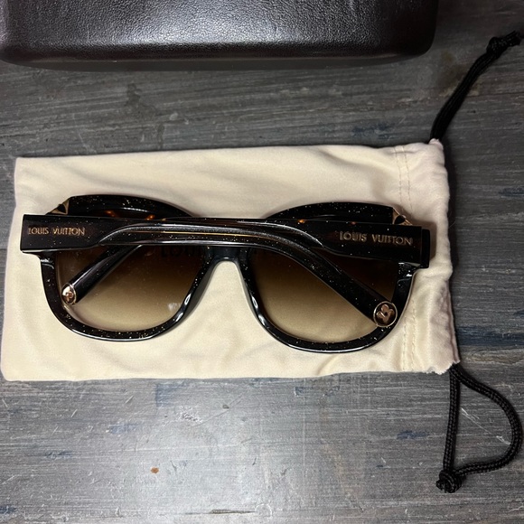 Louis Vuitton sunglasses. Worn only a few times. Perfect condition. - Picture 4 of 6